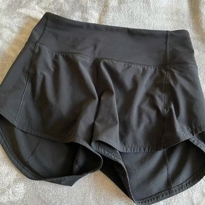 black lululemon shorts